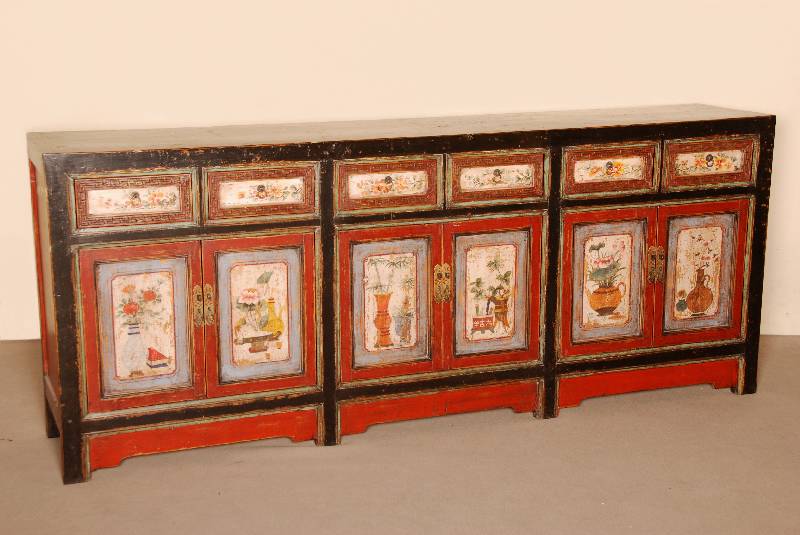 Anrichte, Asien/wohl Tibet, um 1930/35, alte Bemalung, z.T. neu gefaßt, vorstellend Blumen-Malerei, 6 TÜren und Schubladen, BeschlÄge spÄter, ...