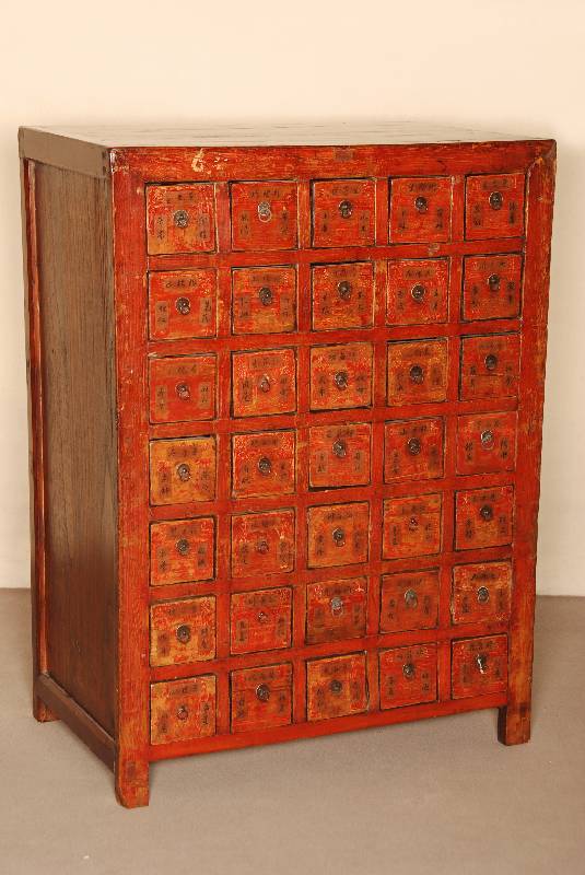 Laden- bzw. Apothekerschrank, Asien, um 1930/40, 35 Schubladen, gerader Korpus, Schubladen teilweise restauriert und ausgebessert, mit ...
