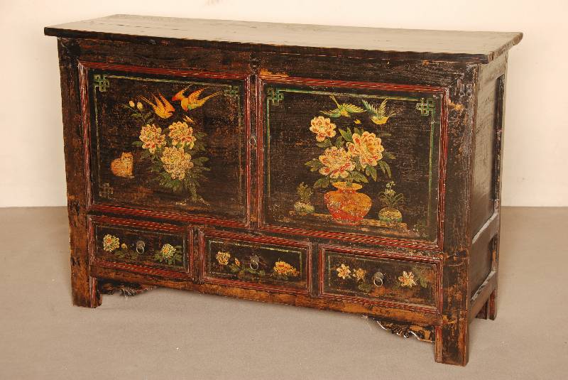 Truhenschrank, Asien, um 1940, Weichholz massiv, bemalt, mit goldfarbener Bouquet -Malerei, unten 2 Schubladen, z.T. neu gefaßt, Gebrauchsspuren, ...