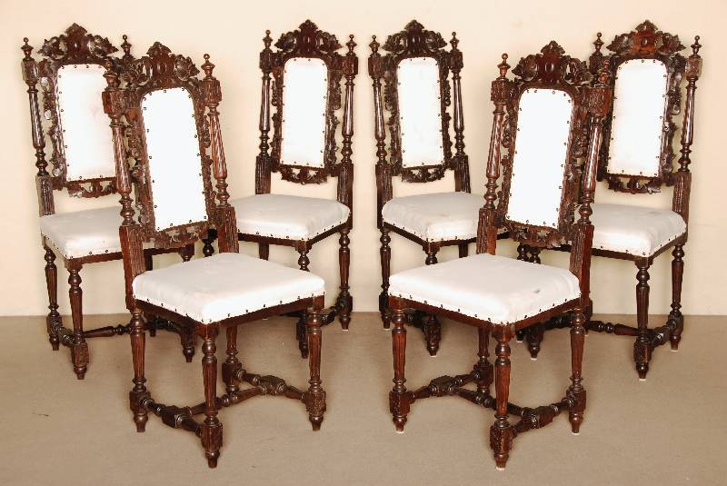 6 StÜhle, Frankreich, um 1870, Eiche massiv, Beine kanneliert und verstrebt, RÜckenlehne dekoriert und geschnitzt mit Weinlaubdekor, StÜhle neu ...