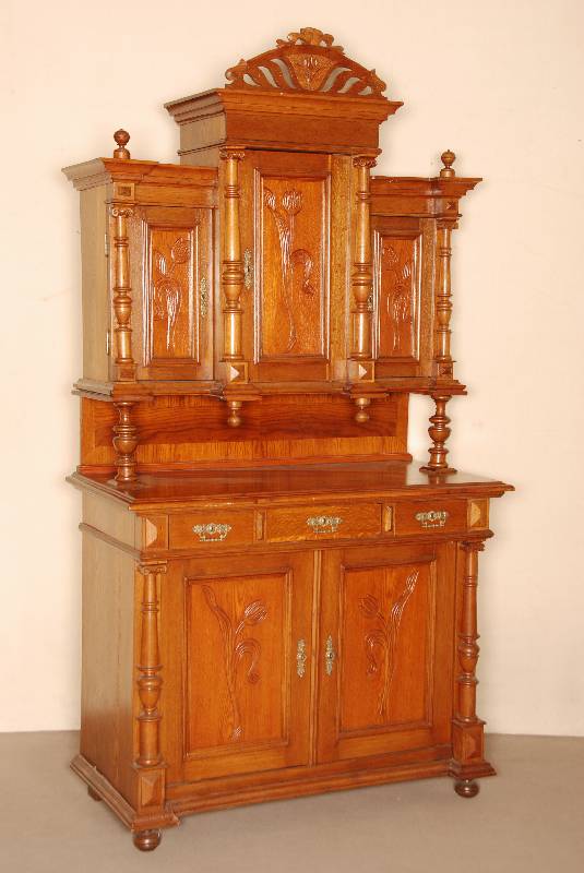 Aufsatzbuffet, deutsch, um 1890, Jugendstil, Eiche massiv, gerader Korpus mit vorgesetzten VollsÄulen, 2-tÜriges Unterteil mit 3 Schubladen, ...