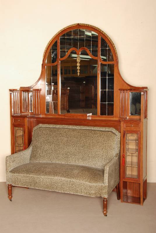 Prunkvoller Umbau fÜr Sofa, deutsch, um 1902/04, reiner Jugendstil, Korpus Weichholz/Hartholz, z.T. Ahornfurnier, ausgewÄhltes Mahagoniholz bzw. ...