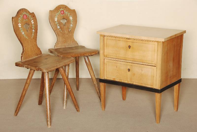 2-schÜbige Kommode, deutsch/MÜnchen, um 1904/06, sogenanntes 2. Biedermeier, Korpus Weichholz, Kirschbaum dickfurnierig verarbeitet, ...