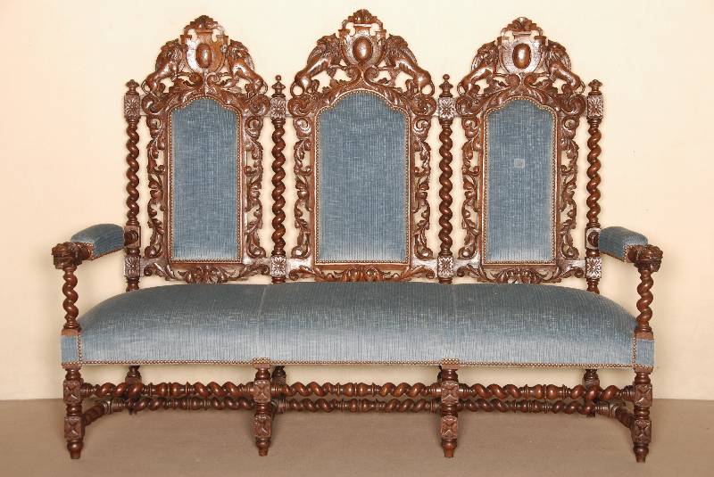 prunkvolles Sofa, Frankreich, um 1870, Eiche massiv, auf stark gedrechselten Beinen, verstrebt, alles in Korkenzieherform, RÜckenlehne mit ...