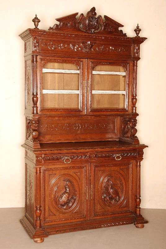 FlÄmisches Jagdbuffet, um 1880, GrÜnderzeit, Eiche massiv, 2-tÜriges Unterteil mit darÜberliegenden Schubladen, flankiert von kannelierten ...