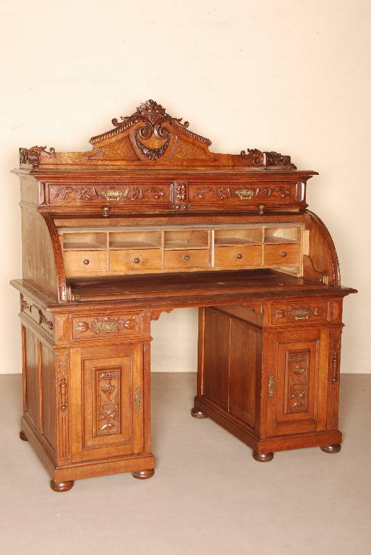 Schreibtisch, Niederlande, um 1870, Eiche massiv, auf KugelfÜßen, Lisenen kanneliert, auslaufend in Voluten, FÜllungen mit aufgesetzten ...