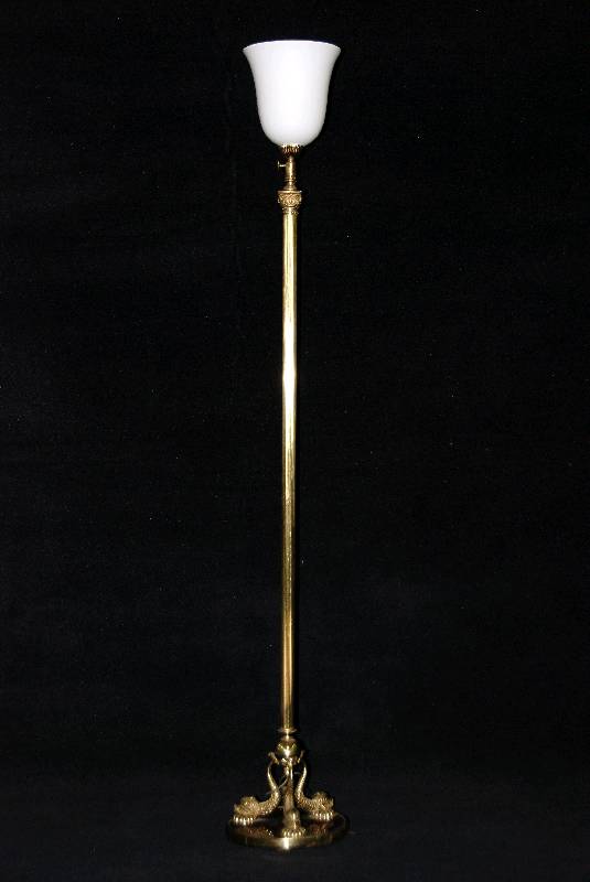 Stehlampe, Frankreich, um 1940, fein ausgearbeitete Messingmontur mit hÖhenverstellbarem Auszug, in barocker Formensprache ausgefÜhrt, ...