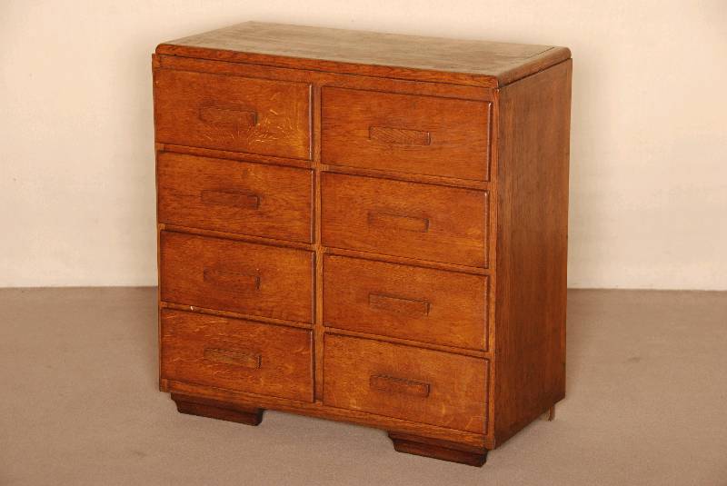 Apotheker- bzw. Kontorschrank, Frankreich, um 1910, Eichenholz mit schÖner Patina, acht Schubladen, wohnfertiger Zustand, ca. 76x74x38 cm