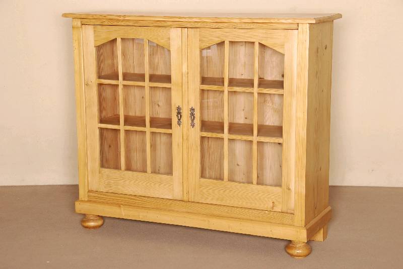 Aufsatzteil als Vitrine gearbeitet, um 1900/10, 2 EinlegebÖden, Front auf Rahmen gearbeitet, doppelt versprosst, BeschlÄge um 1890, z.T. ...
