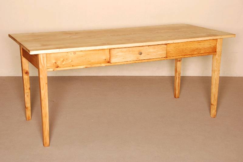 Tisch, nach dem Vorbild von 1830/40, SpÄtbiedermeier, bÄuerlich, Kiefer massiv, z.T. ausgewÄhltes Holz, integrierte Schublade, Zarge mit ...
