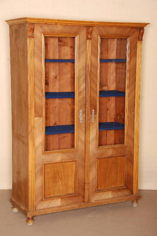 WÄscheschrank, deutsch, um 1880/90, GrÜnderzeit, Front auf Rahmen gearbeitet, Wurzelnußfurnier gespiegelt verlegt, Zierleisten 4- bzw. 5-fach ...