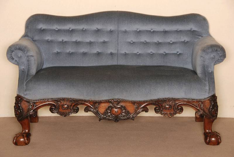 Sofa, deutsch, um 1880, Barockstil, Palisander massiv, auf gebogenen Beinen, in Tatzen auslaufend, Zarge mehrfach gebogen und geschnitzt, mit ...