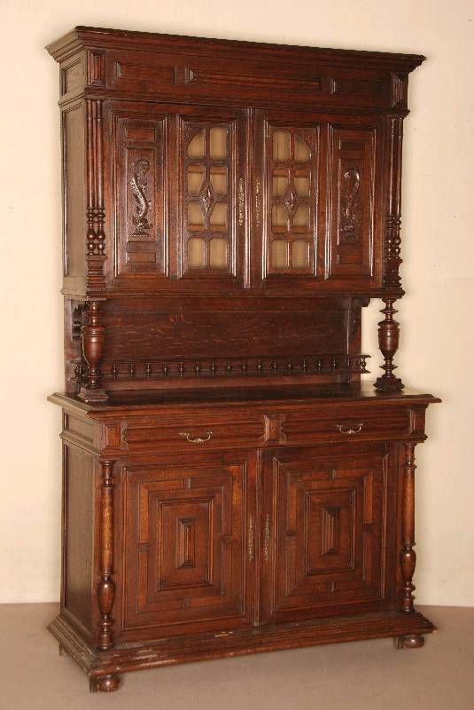 Aufsatzbuffet, Frankreich, um 1870, Eiche massiv, Unterteil mit 2 TÜren und Schublade, Lisenen mit freistehenden gedrechselten VollsÄulen, ...