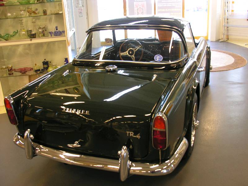 Detail b: Triumph TR4 Roadster, EZ: 07/63, 100 PS, Roadsterverdeck und Surry-Top (sehr selten), Ledersitze, Chromspeichen, Tachostand: 46.646 ml.(abgelesen), ...