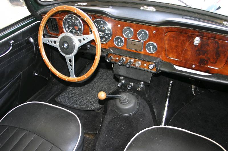 Detail c: Triumph TR4 Roadster, EZ: 07/63, 100 PS, Roadsterverdeck und Surry-Top (sehr selten), Ledersitze, Chromspeichen, Tachostand: 46.646 ml.(abgelesen), ...