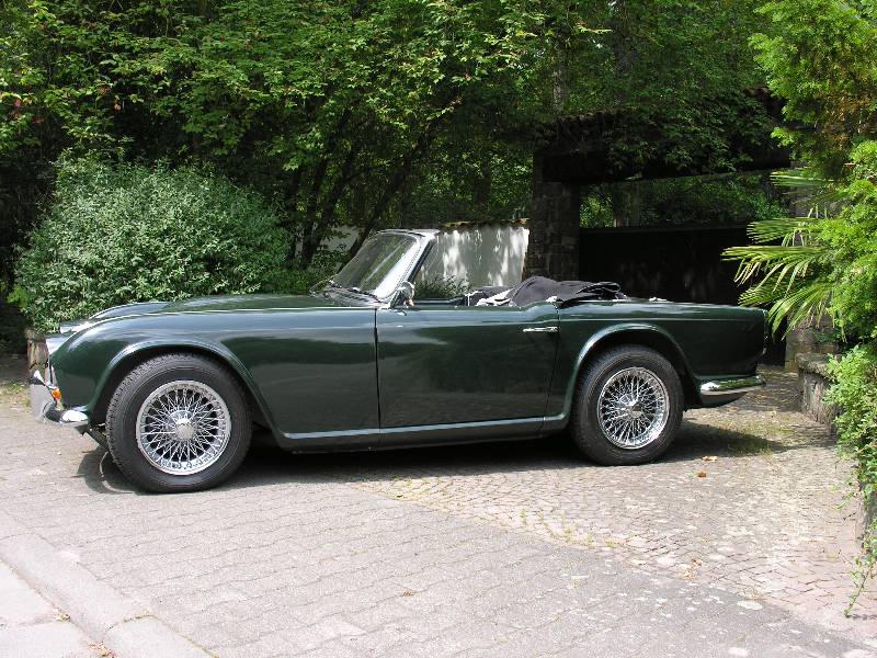 Detail e: Triumph TR4 Roadster, EZ: 07/63, 100 PS, Roadsterverdeck und Surry-Top (sehr selten), Ledersitze, Chromspeichen, Tachostand: 46.646 ml.(abgelesen), ...