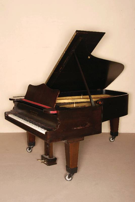 StutzflÜgel, Grotrian-Helfferich-Schulz, Th. Steinweg Nachfolger, deutsch, um 1880/1900, Nußbaum massiv, auf Mahgoni gebeizt, ...