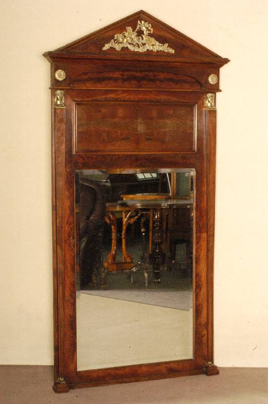 Großer Spiegel, deutsch, um 1870, Empirestil , Korpus Weichholz, Mahagonifurnier, mit original Spitzgiebel, aufwendige Bronzeapplikationen, ...