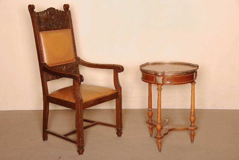 Beistelltisch, nach dem Vorbild von 1870/80, sogenannter Trommeltisch, verschiedene EdelhÖlzer, Gelbgußapplikationen, aufwendig, 1 Bein ...