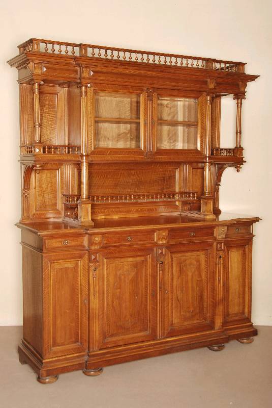 hochherrschaftliches VielzweckmÖbel, deutsch/Raum Aachen, um 1900, ekektizistisch, hervorragende Verarbeitung, Nußbaum massiv, auf Rahmen ...