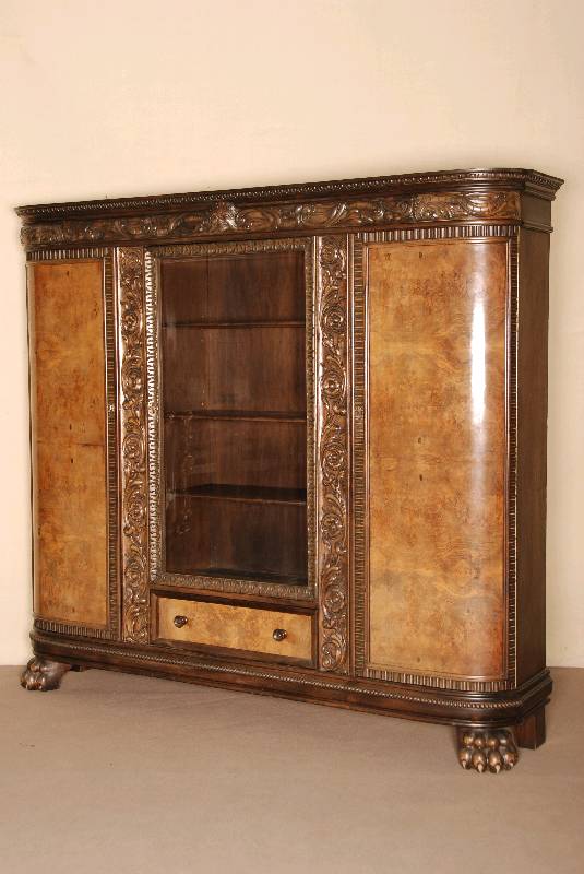 Vielzweck- bzw. BÜcherschrank, deutsch, um 1910, sogenanter florentinischer Renaissancestil, Korpus Hartholz/Weichholz, Front reich gegliedert, ...