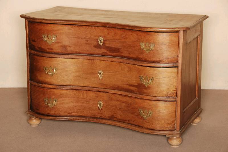 doppelt geschweifte Kommode, westdeutsch/Pfalz Gegend Landau/Neustadt, um 1780/1810, 3-schÜbig, Korpus Weichholz, dickes Eichefurnier, BeschlÄge ...