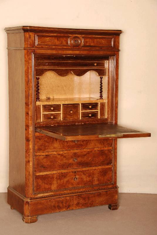 SekretÄr, deutsch, um 1870/80, Korpus Weichholz/Hartholz, Wurzelnußfurnier einfach gespiegelt verlegt, aufgesetzte Zierleisten, diese getreppt, ...