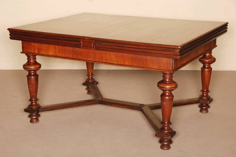 Ausziehtisch, deutsch, um 1880, GrÜnderzeit, Mahagoni massiv, Mahagoni furniert, gedrechselte Beine, Y-fÖrmig verstrebt, Zarge mit ...
