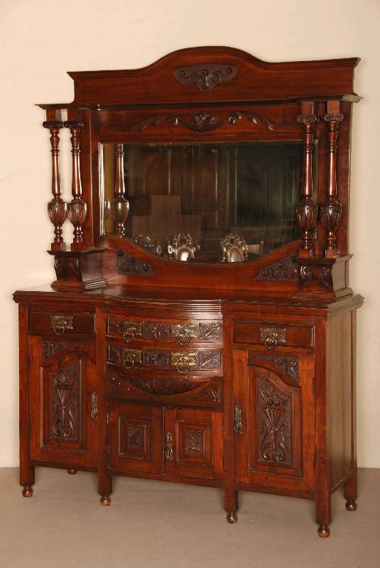 Prunkaufsatzschrank, England, um 1900, Mahagoni massiv, Jugendstil, Unterteil mit gedrechselten FÜßen, 4 TÜren mit kassettierten FÜllungen mit ...
