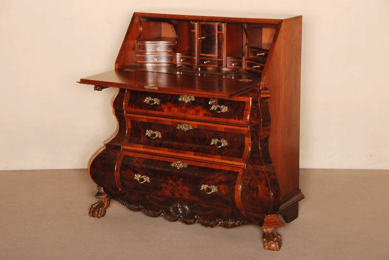 BarockstilsekretÄr, Holland, Korpus Weichholz/Hartholz, Wurzelnußfurnier, z.T. gespiegelt, schÖnes Furnierbild, Kanten abgeflacht, ...