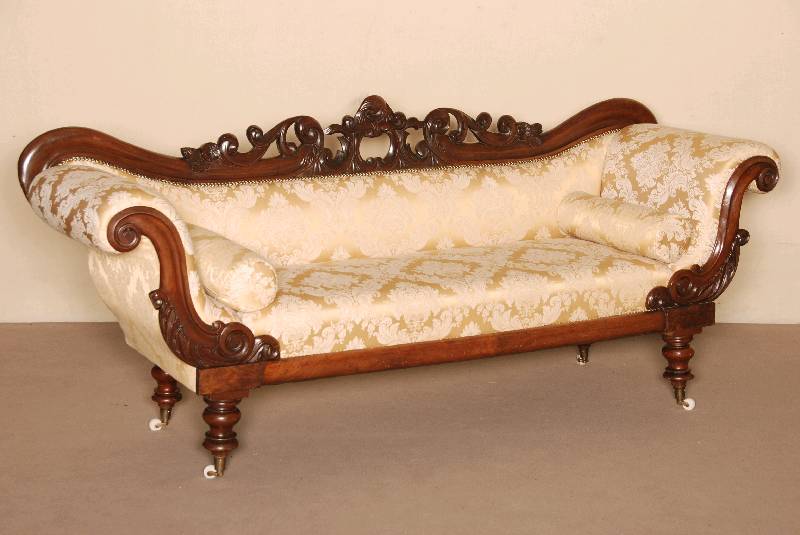 Sofa, England, um 1850, frÜhviktorianisch, Mahagoni massiv, auf stark gedrechselten Beinen, auf Rollen und konischen Messingschuhen, profilierte ...