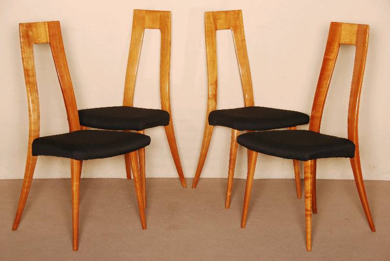 4 StÜhle, deutsch, 40er/50er Jahre, Kirschbaum massiv, DesignermÖbel, Umgebung MÜnchen, auf eckigen Beinen, schrÄg gestellt, RÜckenlehne ...
