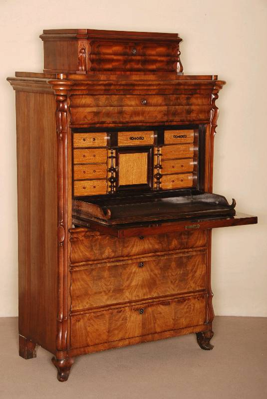SekretÄr, deutsch, um 1850, Korpus Weichholz , Louis-Philippe, auf stark gebogenen Beinen, gerader Korpus, Lisenen abgeschrÄgt und profiliert, ...