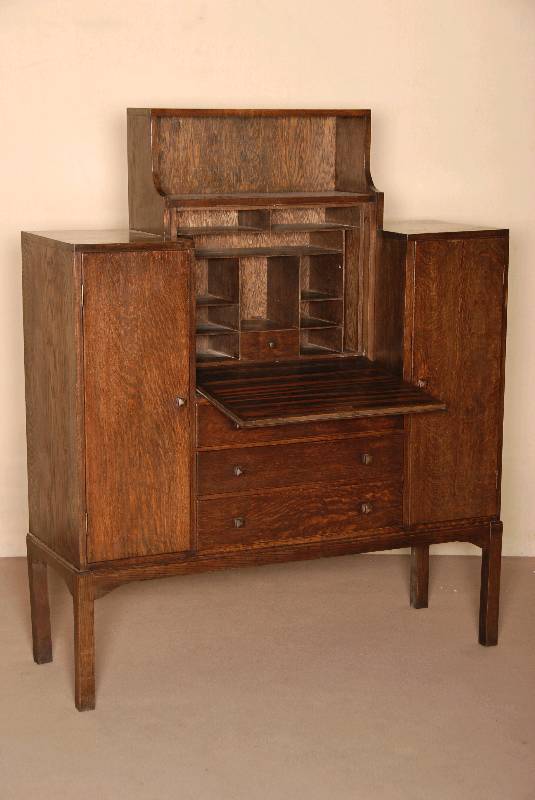 Sideboard mit Schreibfach, England, um 1920, ArtDeco, Eiche massiv, Eichfurnier, Schreibklappe innen mit Makasarfurnier, Innenleben mit einem ...