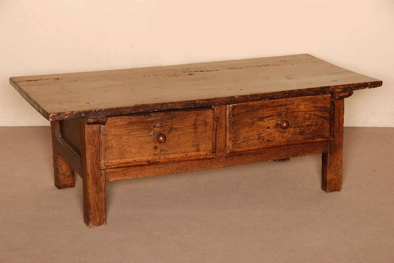 Couchtisch, SÜdfrankreich, um 1740/60, Kastanie und Eiche massiv, ehemaliger Bezahltisch, eckige Beine (gekÜrzt), hohe Zarge mit 2 großen ...