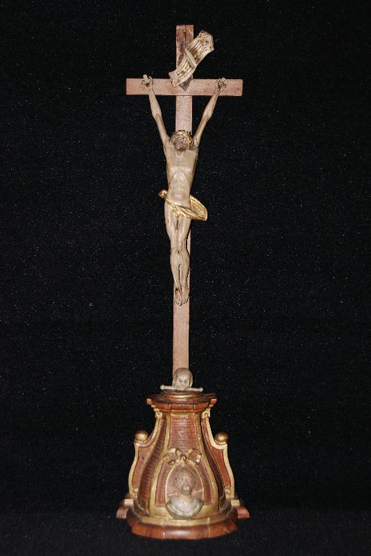 Kruzifix, um 1720/30, sÜddeutsch, Jesus in Jansenistischer Haltung, Finger leicht beschÄdigt, dem Alter entsprechende Gebrauchsspuren, museal, ...