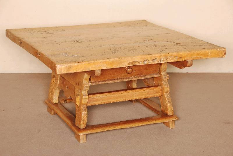 Bauerntisch, wohl Rhône, um 1780/1820, Weichholz und Pappel, im 20. Jhd. in der HÖhe gekÜrzt, VerkÜrzung durchgefÜhrt unter Verwendung alten ...
