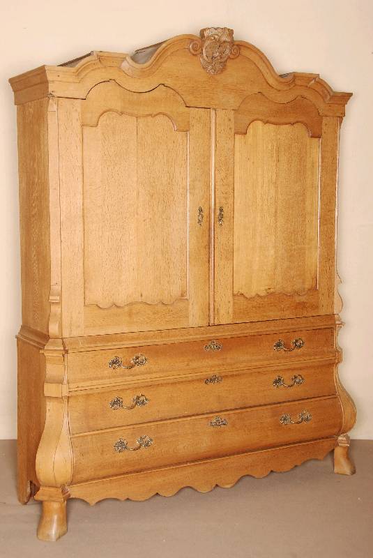 Prunkaufsatzschrank, Holland, um 1830/60, Eiche massiv, RÜckseite in mehrfachen Abschnitten zwischen 1860/1920 erneuert, BeschlÄge sekundÄr, ...
