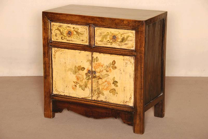 Halbschrank, China, um 1930, Ulme massiv, TÜrfÜllungen mit floraler Bemalung, gerader Korpus, restauriert, 1 Einlegeboden, stÄrkere Kratzer, ...