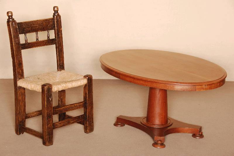 Couchtisch, England, um 1840, Biedermeier, Platte Mahagoni massiv, sÄulenfÖrmiger Fuß mit Plateau, neu gewachst, Gebrauchsspuren, ca. 52x106x73 ...