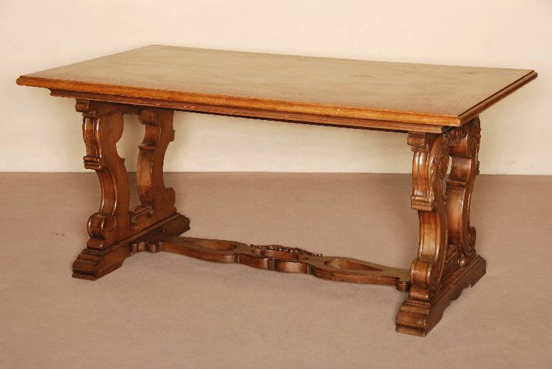 Wangentisch, deutsch, um 1930, Eiche massiv, z.T. furniert, Platte karofÖrmig eingelegt, stabil, neu gereinigt und gewachst, Deckplatte leicht ...