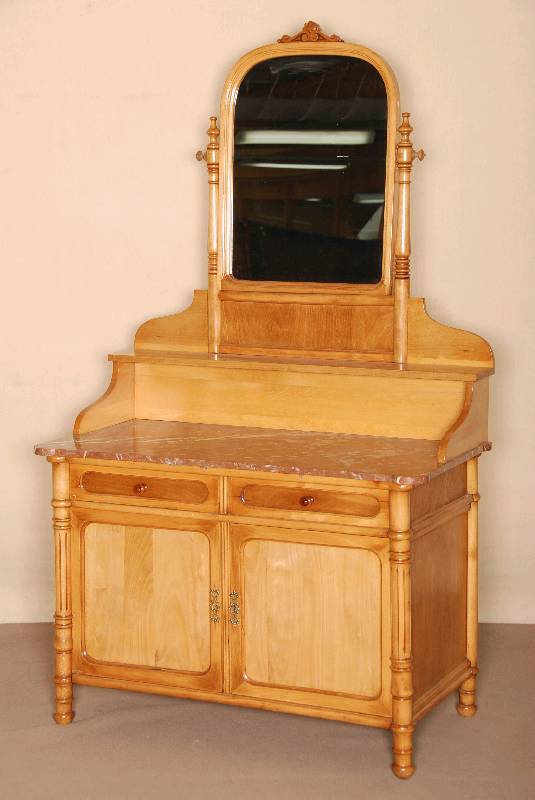 Spiegelkommode, um 1920, Ecken mit gedrechselten 3/4-SÄulen, kannelierte gerahmte BambusfÜllungen, z.T. Tischlerplatte furniert mit hellem ...