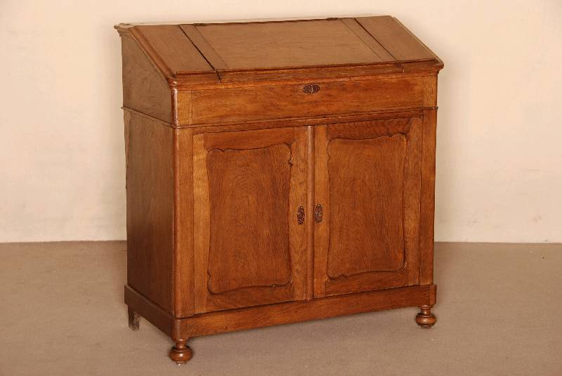 Stehpult/Archivschrank, deutsch, um 1860, SpÄtbiedermeier, Eiche massiv, auf KugelfÜßen, minimal abgerundete Ecken, TÜren mit ...