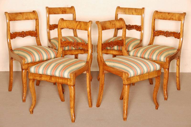 6 StÜhle, um 1840, Esche massiv, Esche furniert, leicht gebogene Beine und Zarge, RÜckenlehne mit plastischem Schnitzwerk, Bezug sekundÄr, ...
