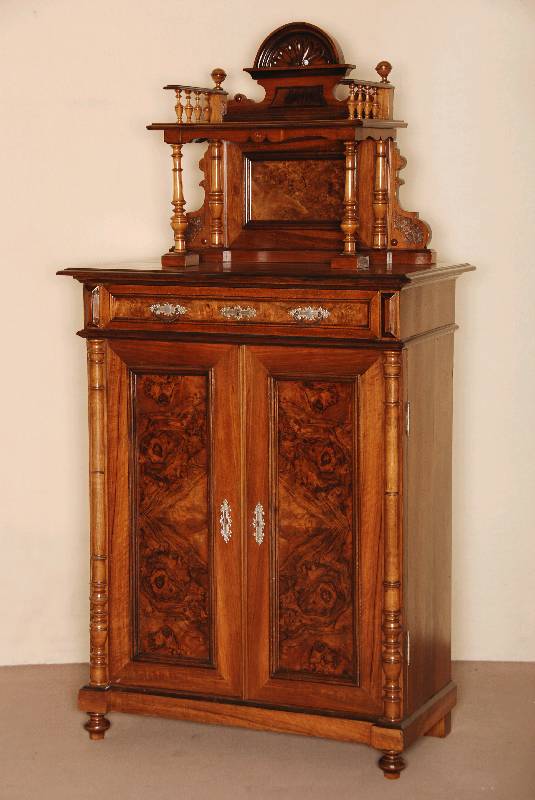Vertiko, deutsch, um 1880, GrÜnderzeit, Korpus Weichholz, Front auf Rahmen gearbeitet, Wurzelnuß- bzw. Nußbaumfurnier gespiegelt verlegt, ...