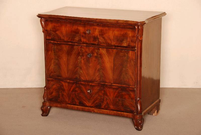 kleine WÄschekommode, mittel- bzw. norddeutsch , um 1845/55, 3-schÜbig, Korpus Weichholz, Pyramidenmahagonifurnier gespiegelt bzw. doppelt ...