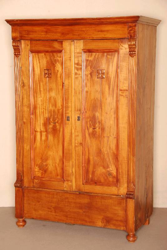 Kleiderschrank fÜr JungmÄdchenzimmer, deutsch, um 1895/1900, Korpus Weichholz, verschiedene ObsthÖlzer, Front auf Rahmen gearbeitet, sparsame ...