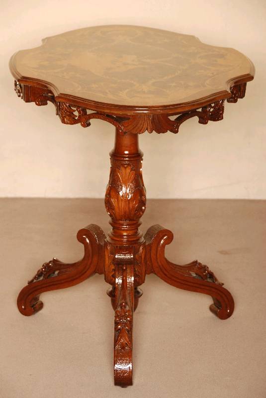 Prunktisch bzw. sogenannter Bildertisch, deutsch, um 1870/80, GrÜnderzeit, fÜr Jagdzimmer, Barockstil, Nußbaum massiv, bzw. Wurzelnuß- und ...