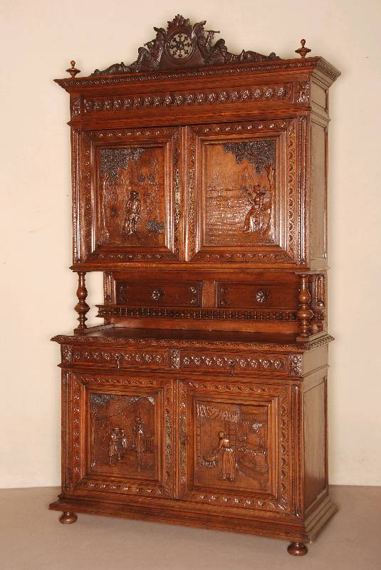 Aufsatzbuffet, Frankreich/bretonisch, um 1870/80, Korpus Eiche massiv, auf gedrÜckten KugelfÜßen, schwere Fußleiste, Unterteil 2 TÜren, ...