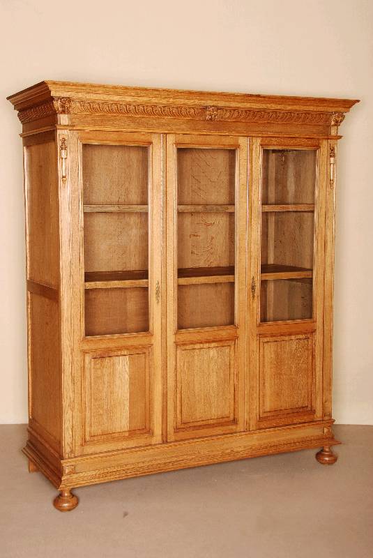 Bibliotheksschrank, Holland, um 1870, Eiche massiv, Willhelm III, auf KugelfÜßen, Lisenen in Voluten auslaufend, 3-tÜrig, Mitte mit ...